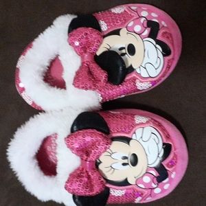 Minnie mouse slippers size 7-8 toddleer